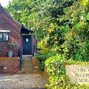 The Old Telephone Exchange - Surrounded By Fields! Holiday home